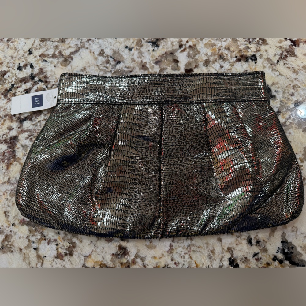 GAP Shimmering Black/Gold Clutch